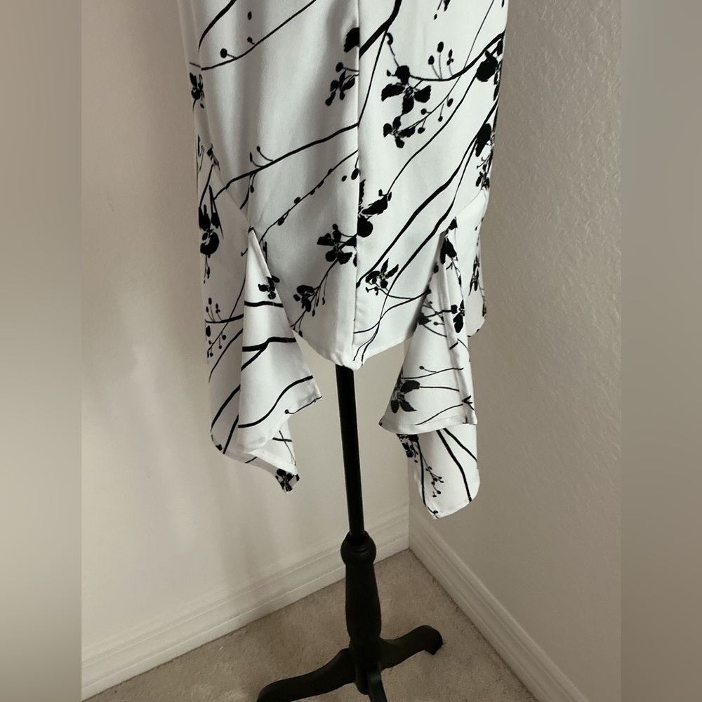 White House Black Market Floral Halter Blouse High Neck Flowy Ruffle Hem Size 4 - Picture 9 of 16